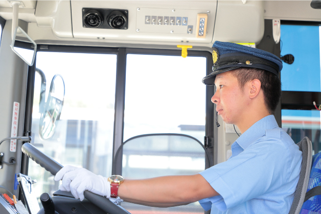 西村太一　運転席